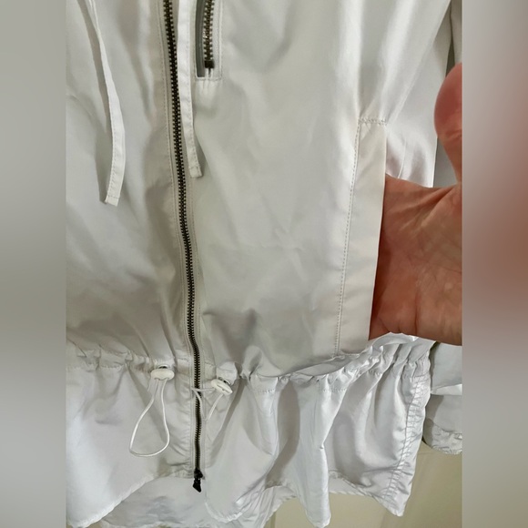 GAP Body Women’s White Lined Windbreaker with Hood; Size Medium. - Picture 4 of 9